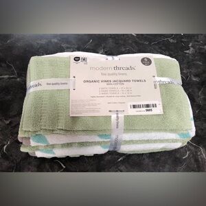 Modern Threads towel set